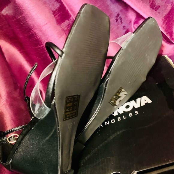 💜 3/25 Fashion Nova  Black & Clear Strapped Wedges Size 10 - Picture 4 of 4